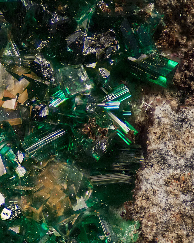 Brochantite crystal1