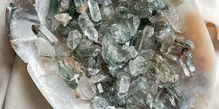 Chlorite Quartz crystal1