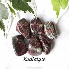 Eudialyte crystal1