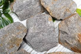 Hazu Tonalite crystal1